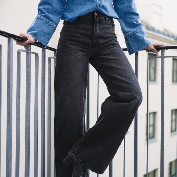 Levi’s Ribcage Wide Leg Jean - Picture 4 of 4